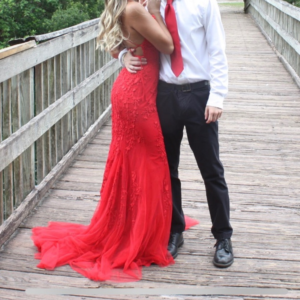 Sherri Hill prom #52338 red